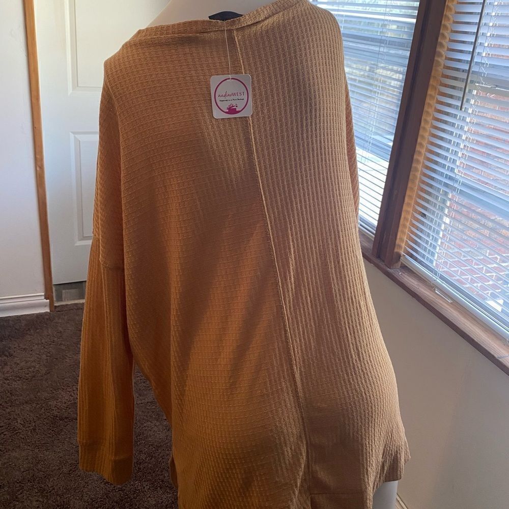 Sheila Rose Tan Waffle Knit 3/4 sleeves V-neck tunic, size 2X - Picture 2 of 4